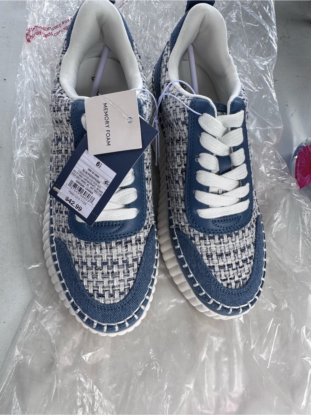 Universal Thread Blue & White Woven Memory Foam Sneakers